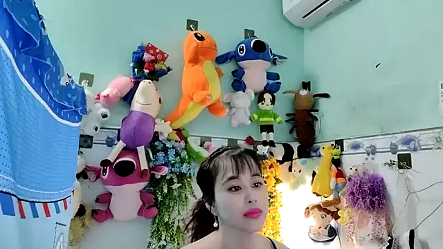 emgaixinhngoan online show from 10/31/25, 03:25