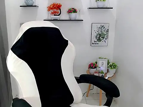 liane mei online show from 04/01/26, 08:26