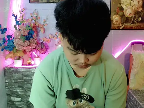 Snapshot of Reynelcock chatting on 05/30/26, 04:23 Reynelcock online show from 05/30/26, 04:23