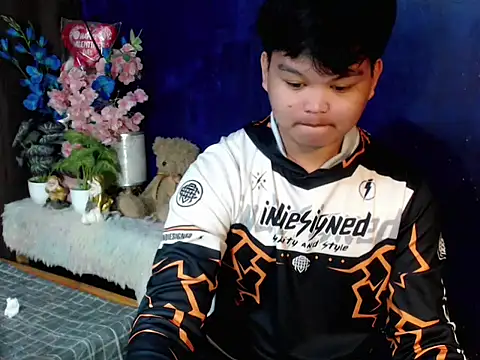 Reynelcock online show from 03/10/26, 04:11