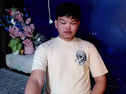 Reynelcock online show from 04/15/26, 04:33