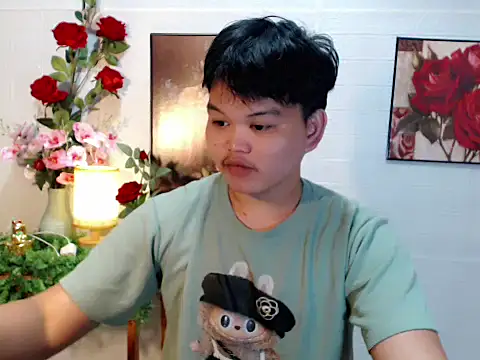 Snapshot of Reynelcock chatting on 05/05/26, 04:26 Reynelcock online show from 05/05/26, 04:26