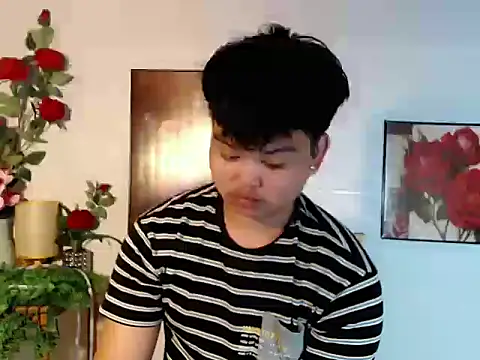Snapshot of Reynelcock chatting on 07/18/26, 09:29 Reynelcock online show from 07/18/26, 09:29