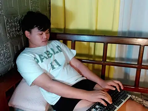 Reynelcock online show from 10/21/25, 05:34