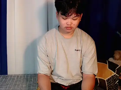 Reynelcock online show from 10/22/25, 04:39