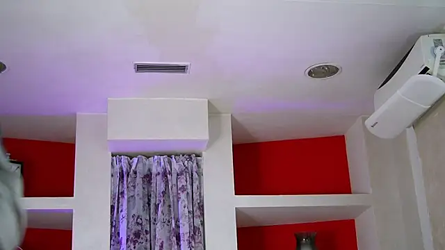 SarraRay online show from 12/01/25, 06:09