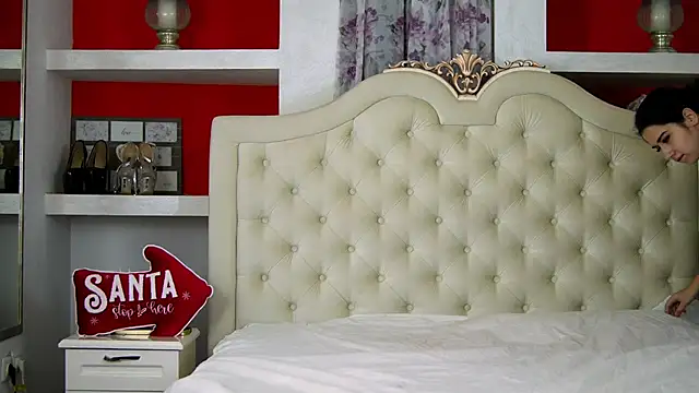 SarraRay online show from 11/21/25, 06:07