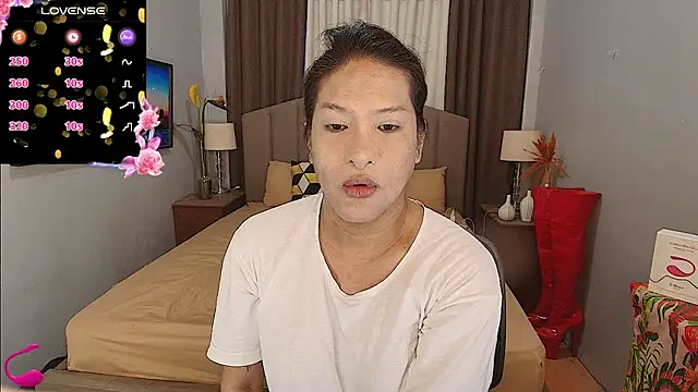 Snapshot of EvaTheMistress chatting on 10/06/25, 02:13 EvaTheMistress online show from 10/06/25, 02:13