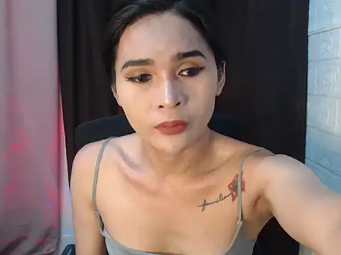 Snapshot of sweetsasha68 chatting on 06/20/26, 12:43 sweetsasha68 online show from 06/20/26, 12:43