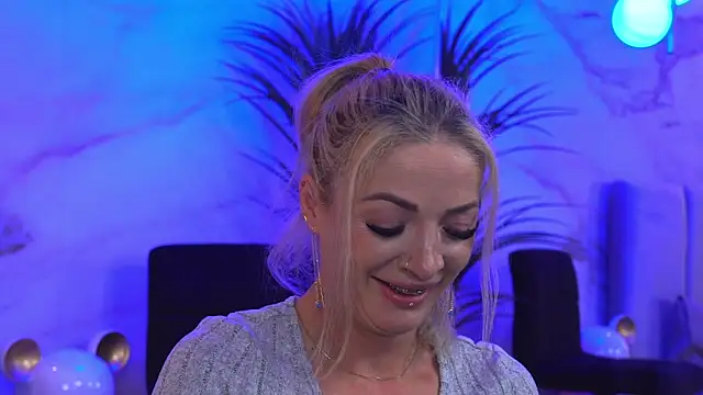 Izabellle02 online show from 04/10/26, 04:08