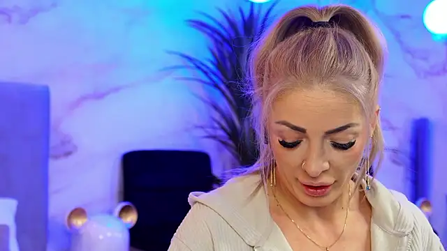 Izabellle02 online show from 03/07/26, 05:03