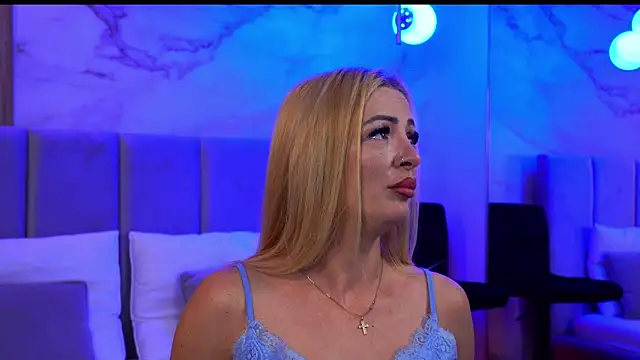 Izabellle02 online show from 04/21/26, 04:08