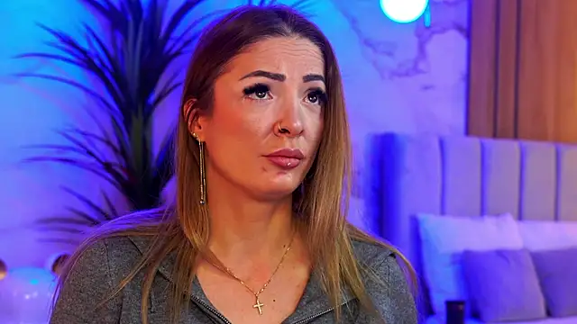 Izabellle02 online show from 12/23/25, 06:34