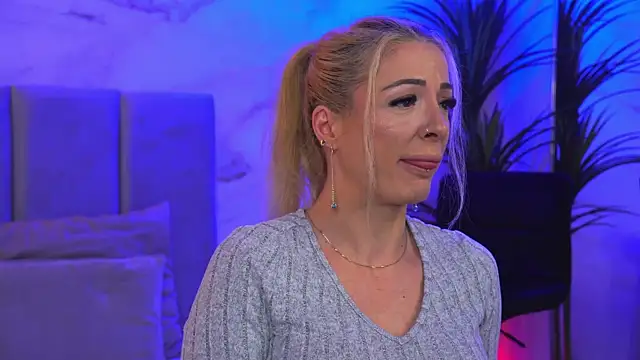 Izabellle02 online show from 04/04/26, 03:57