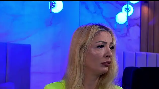 Izabellle02 online show from 04/24/26, 03:41