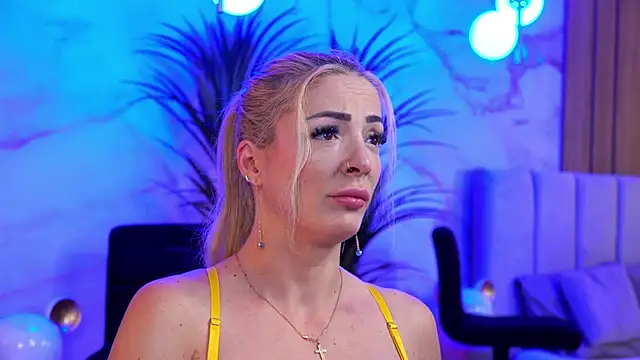 Izabellle02 online show from 03/28/26, 04:46