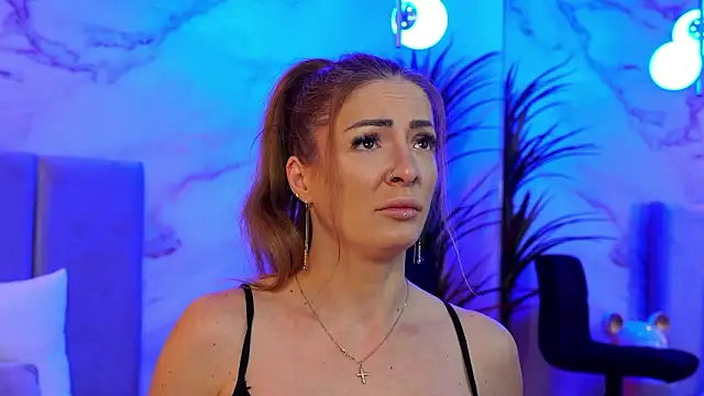 Snapshot of Izabellle02 chatting on 02/23/26, 04:36 Izabellle02 online show from 02/23/26, 04:36