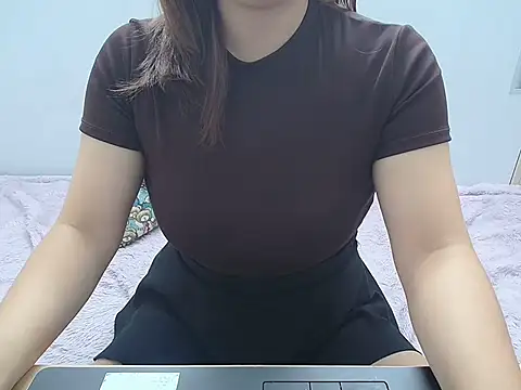 Snapshot of Amiee_Showhottie chatting on 09/26/25, 01:01 Amiee Showhottie online show from 09/26/25, 01:01