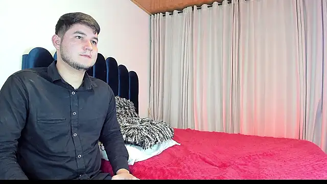 Snapshot of CameronyMartinn chatting on 02/13/26, 12:32 CameronyMartinn online show from 02/13/26, 12:32