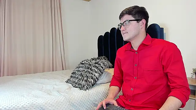 Snapshot of CameronyMartinn chatting on 10/05/25, 12:34 CameronyMartinn online show from 10/05/25, 12:34