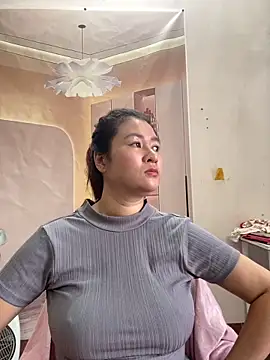 Snapshot of Bollozzy_89 chatting on 12/15/25, 04:29 Bollozzy 89 online show from 12/15/25, 04:29