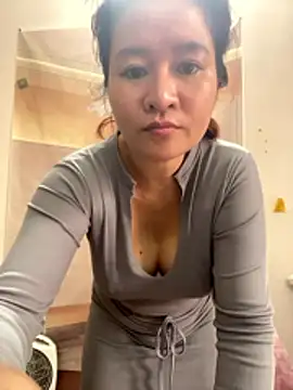 Snapshot of Bollozzy_89 chatting on 12/16/25, 04:50 Bollozzy 89 online show from 12/16/25, 04:50