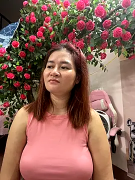 Snapshot of Bollozzy_89 chatting on 10/04/25, 05:03 Bollozzy 89 online show from 10/04/25, 05:03