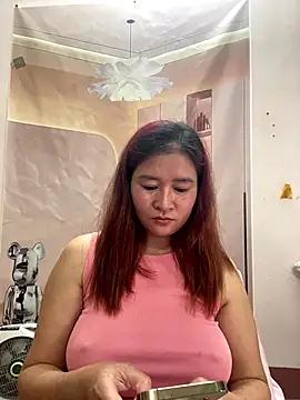 Snapshot of Bollozzy_89 chatting on 12/17/25, 05:45 Bollozzy 89 online show from 12/17/25, 05:45