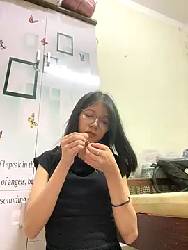 meomeo2k6 online show from 10/22/25, 06:57