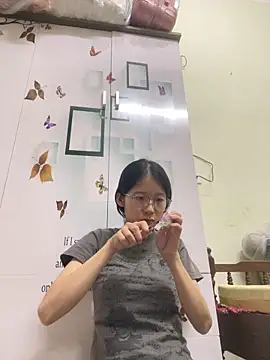 meomeo2k6 online show from 10/24/25, 06:23