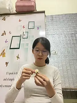 meomeo2k6 online show from 12/15/25, 02:12