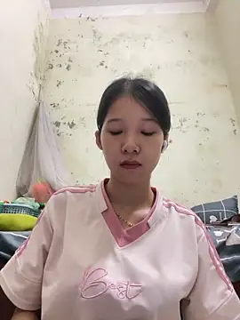 meomeo2k6 online show from 10/15/25, 07:49