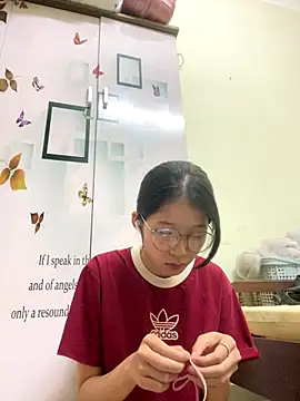 meomeo2k6 online show from 10/23/25, 05:39