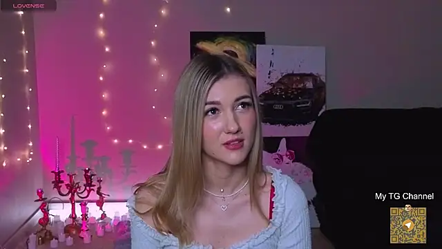 Snapshot of BeatrixGummer chatting on 11/19/25, 08:20 BeatrixGummer online show from 11/19/25, 08:20