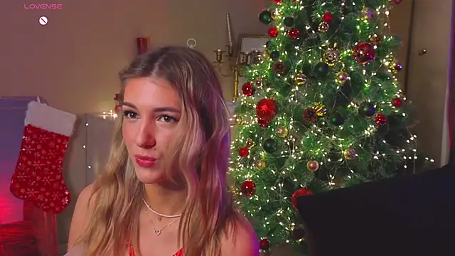 Snapshot of BeatrixGummer chatting on 12/17/25, 08:03 BeatrixGummer online show from 12/17/25, 08:03