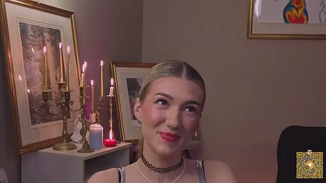 Snapshot of BeatrixGummer chatting on 10/22/25, 08:41 BeatrixGummer online show from 10/22/25, 08:41