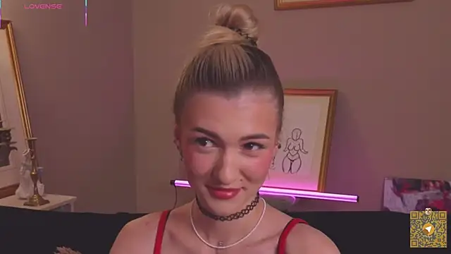 Snapshot of BeatrixGummer chatting on 10/17/25, 08:10 BeatrixGummer online show from 10/17/25, 08:10