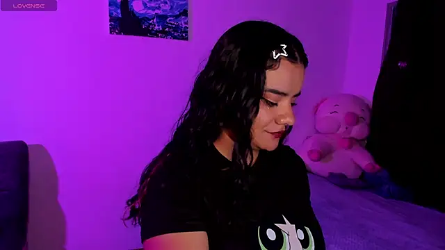 Shophie thoopson online show from 04/16/26, 07:31