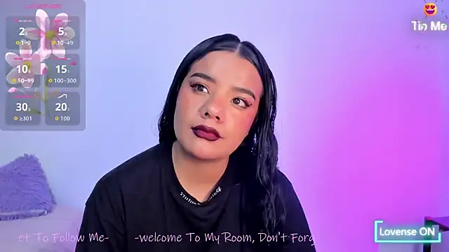 Shophie thoopson online show from 12/14/25, 12:33