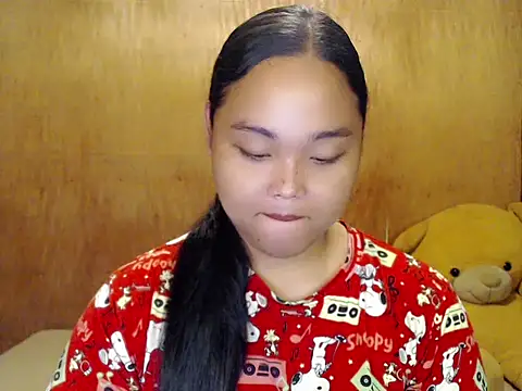 Snapshot of _Lylia chatting on 10/16/25, 11:57 Lylia online show from 10/16/25, 11:57