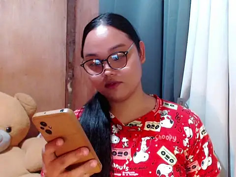  Lylia online show from 12/17/25, 11:21