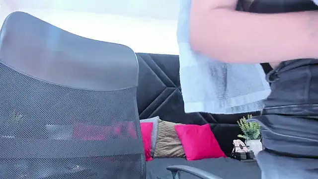 Dantzel  online show from 02/13/26, 07:47