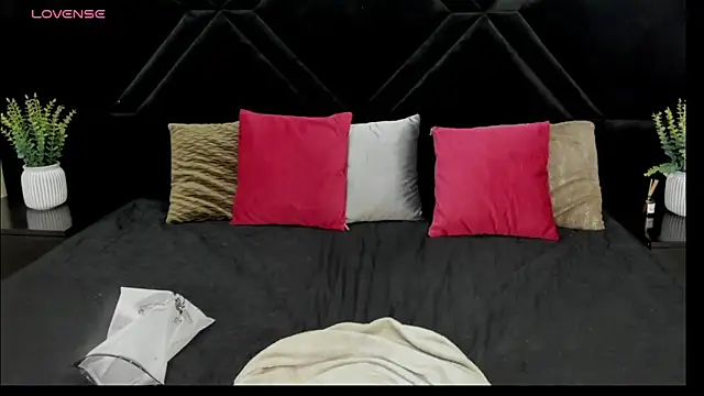 Dantzel  online show from 03/27/26, 07:59