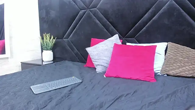 Dantzel  online show from 03/14/26, 06:47