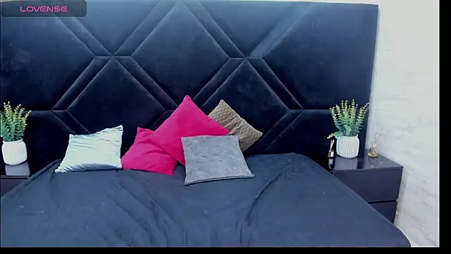 Dantzel  online show from 04/02/26, 05:52