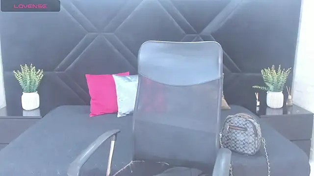 Dantzel  online show from 03/09/26, 07:28