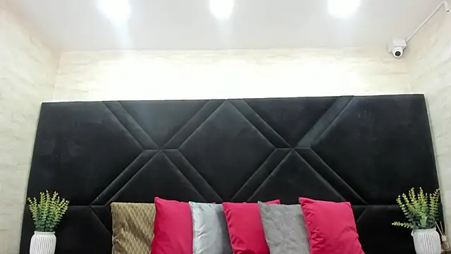 Dantzel  online show from 02/20/26, 07:38