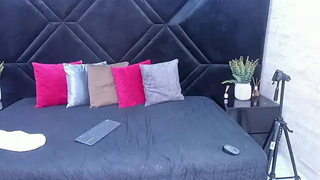 Dantzel  online show from 03/16/26, 07:05