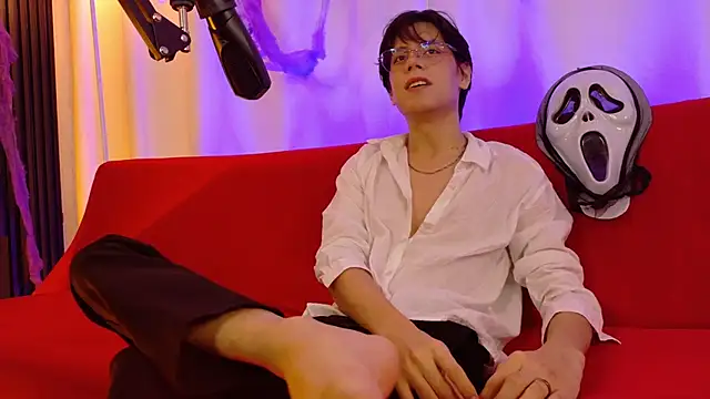 luixdust  online show from 10/24/25, 06:23