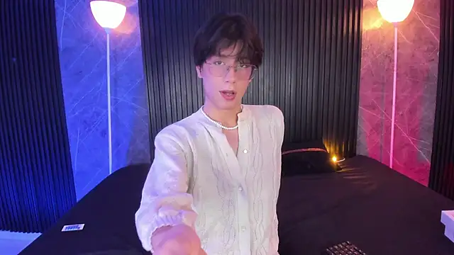 luixdust  online show from 11/08/25, 06:50